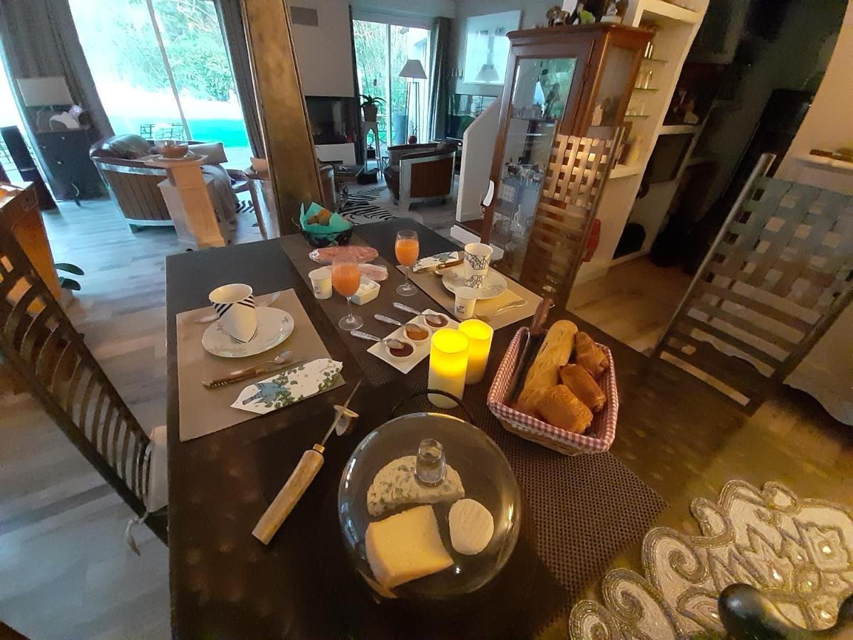 Dans Un Jardin Bb Et Jacuzzi Bed & Breakfast Mandelieu Dış mekan fotoğraf