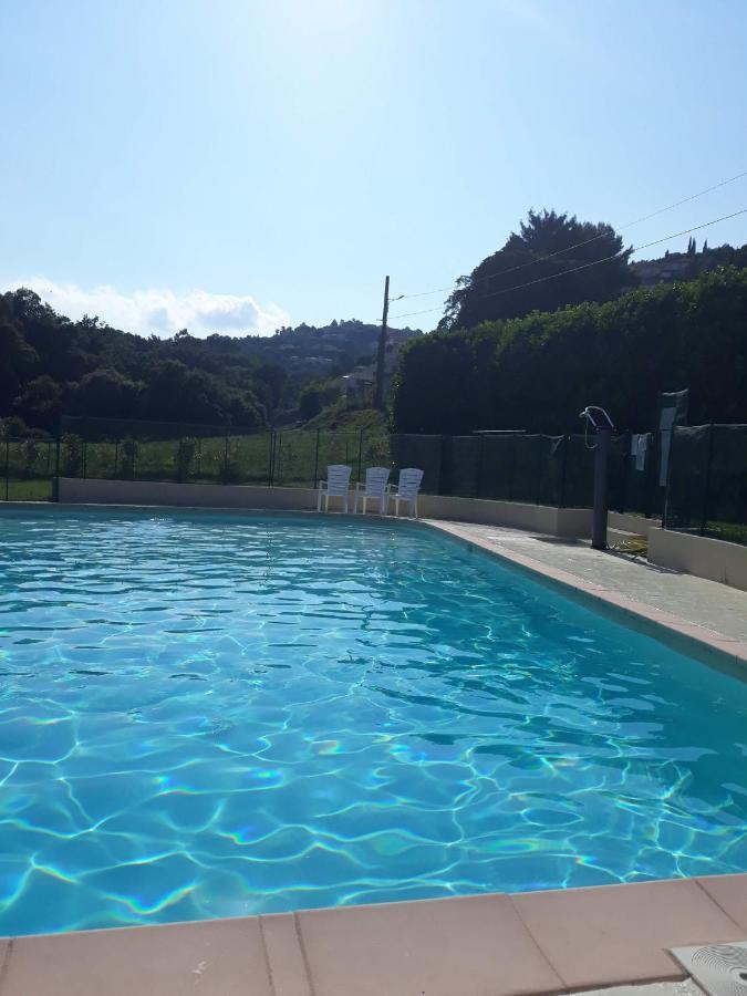 Dans Un Jardin Bb Et Jacuzzi Bed & Breakfast Mandelieu Dış mekan fotoğraf