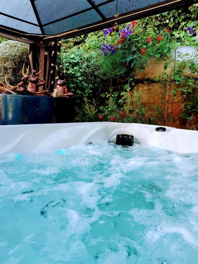 Dans Un Jardin Bb Et Jacuzzi Bed & Breakfast Mandelieu Dış mekan fotoğraf