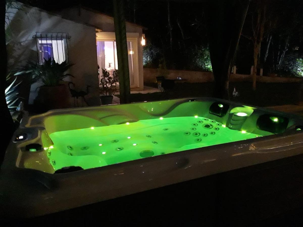 Dans Un Jardin Bb Et Jacuzzi Bed & Breakfast Mandelieu Dış mekan fotoğraf