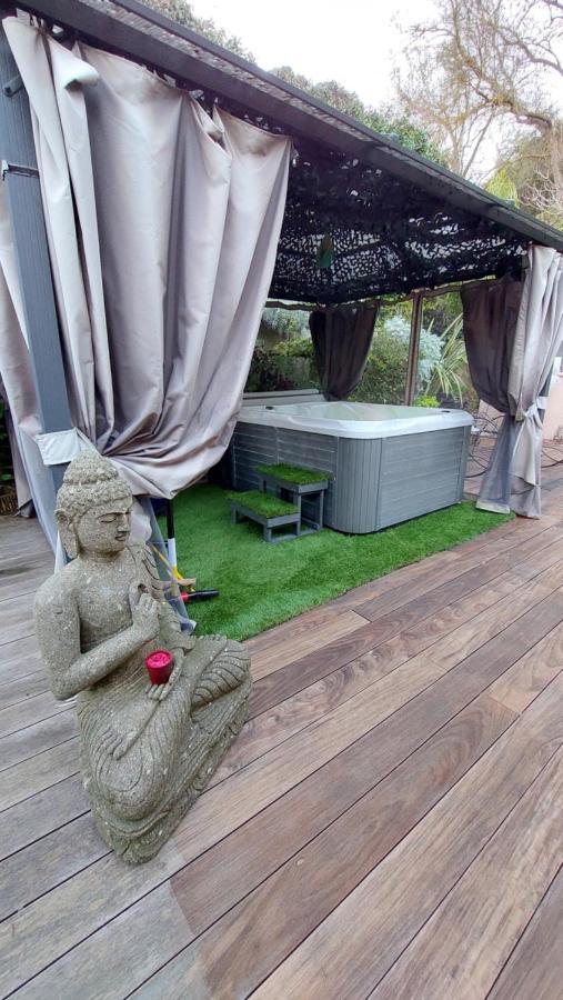 Dans Un Jardin Bb Et Jacuzzi Bed & Breakfast Mandelieu Dış mekan fotoğraf